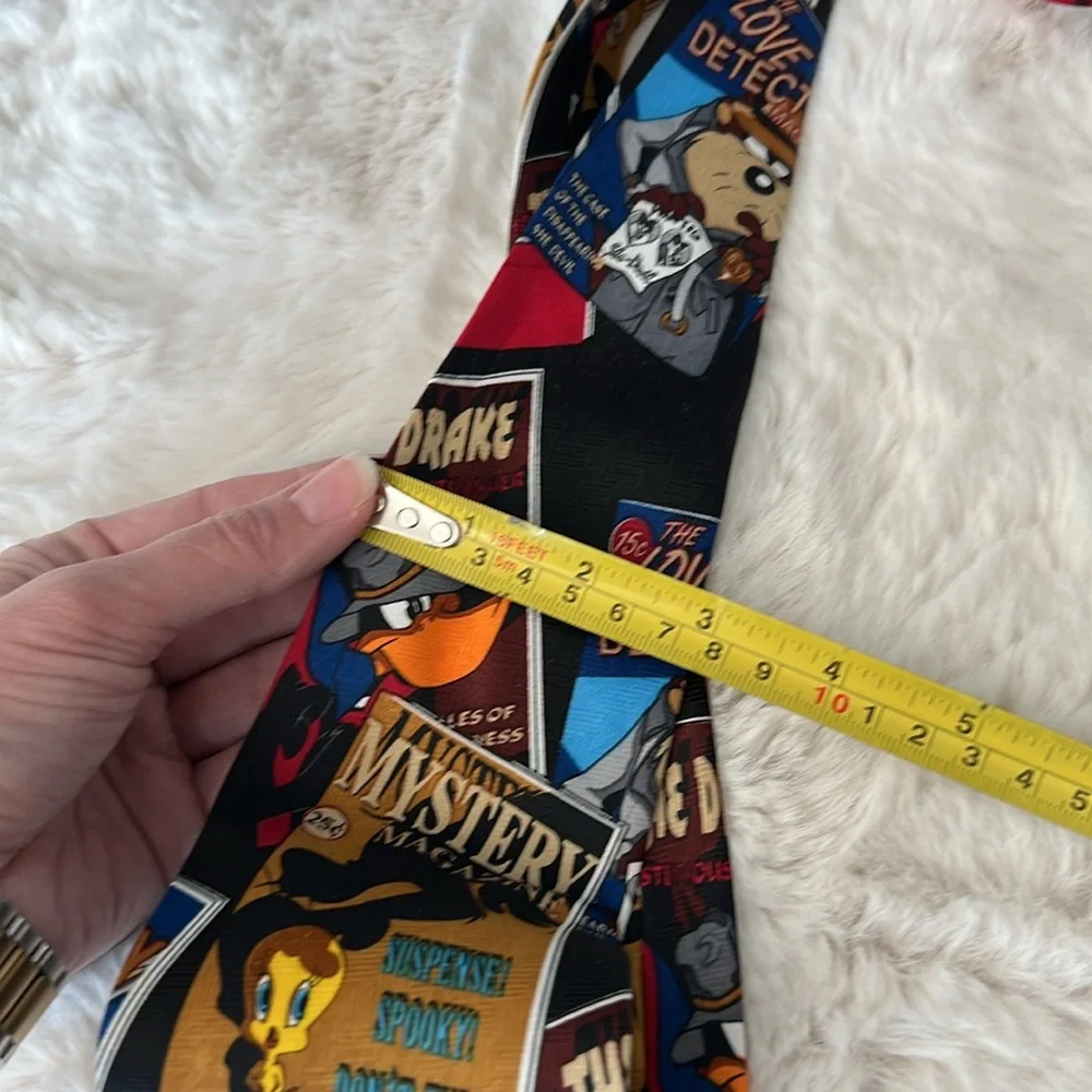 Vintage LOONEY TUNES 1997 Detective Mystery Themed Bugs Bunny Cartoon Tie